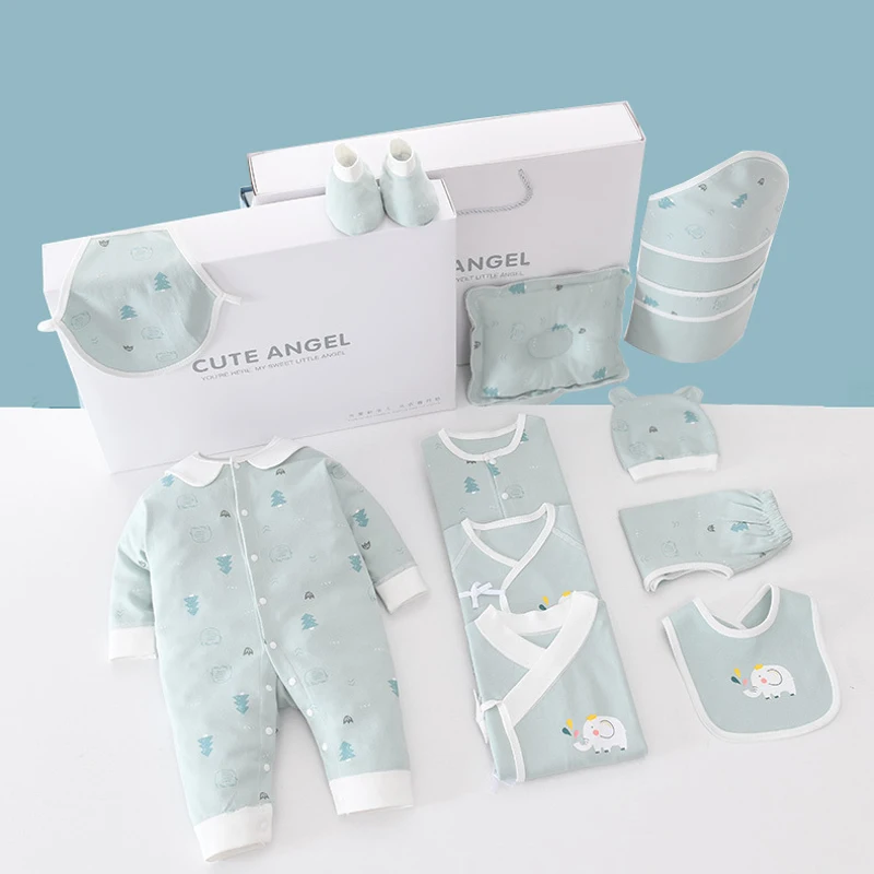 Set of clothes for newborns